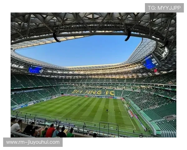 古墩路足球杯专卖店全新开业 提供丰富足球装备与定制服务 让你激情畅享绿茵场